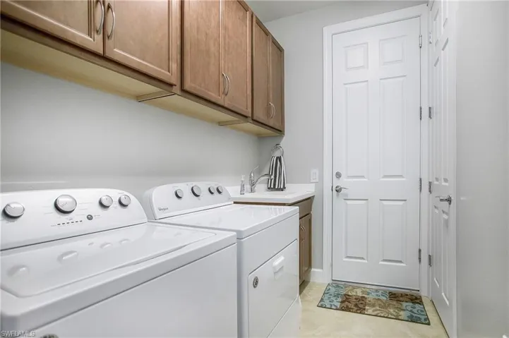 7674  Jacaranda  LN, Naples, FL 34114