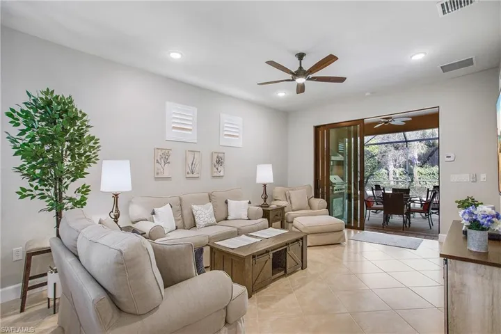 7674  Jacaranda  LN, Naples, FL 34114