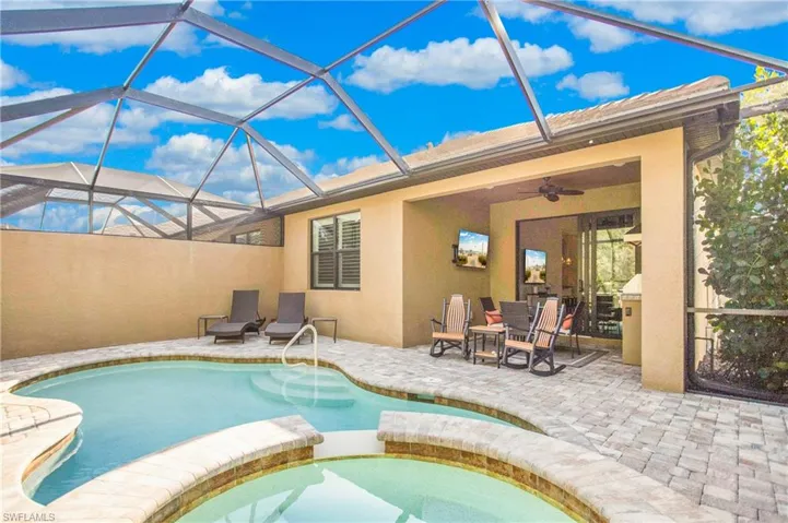 7674  Jacaranda  LN, Naples, FL 34114