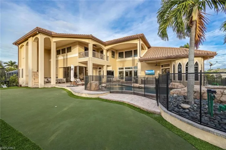 Private putting green