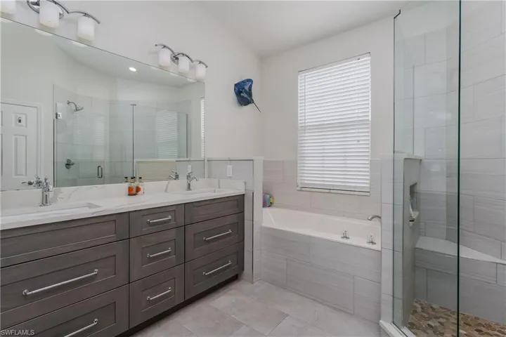 3295 Twilight Ln 5302, Naples, Florida 34109