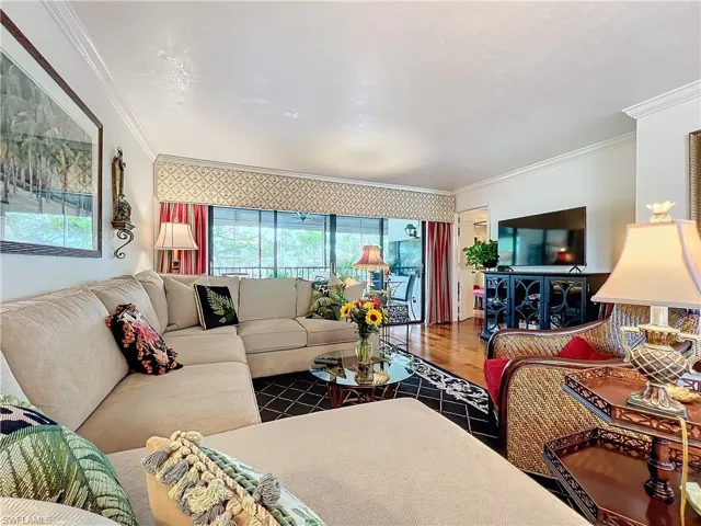 1065  8th S ST, Naples, FL 34102