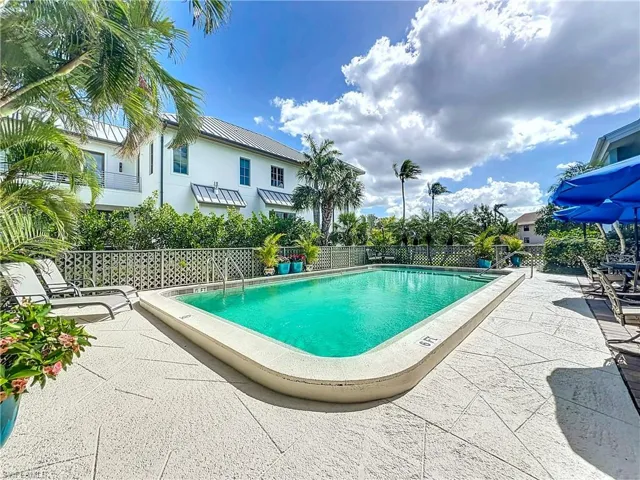 1065  8th S ST, Naples, FL 34102