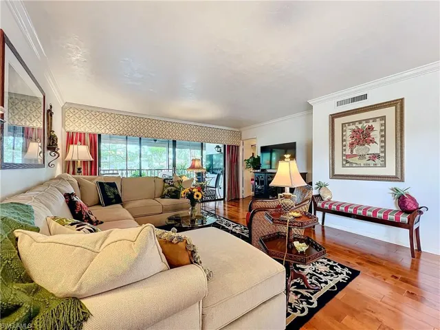 1065  8th S ST, Naples, FL 34102