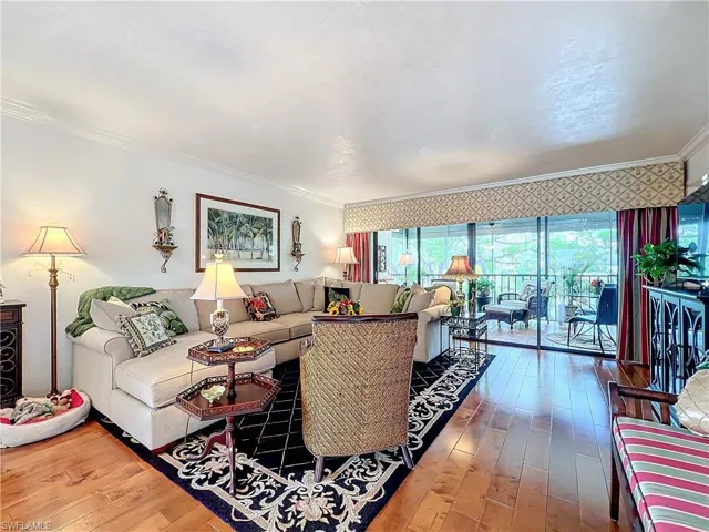 1065  8th S ST, Naples, FL 34102