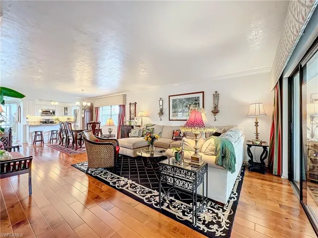 1065  8th S ST, Naples, FL 34102