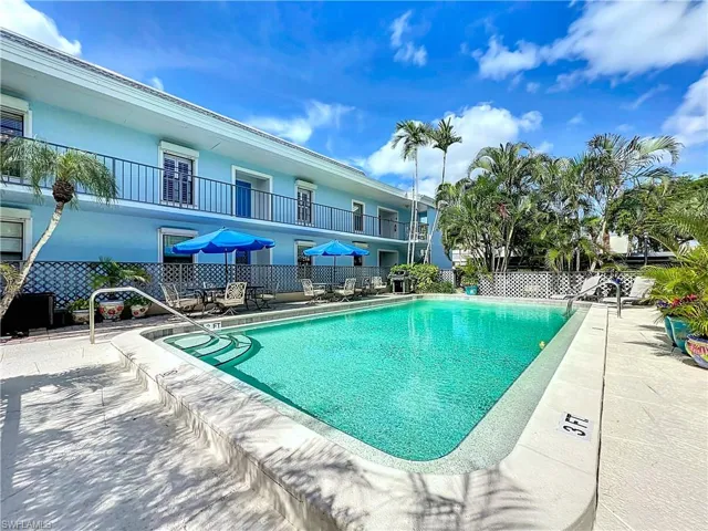 1065  8th S ST, Naples, FL 34102