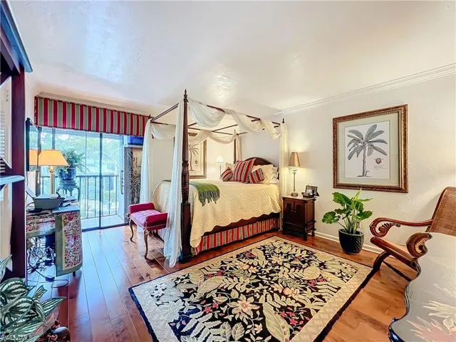 1065  8th S ST, Naples, FL 34102