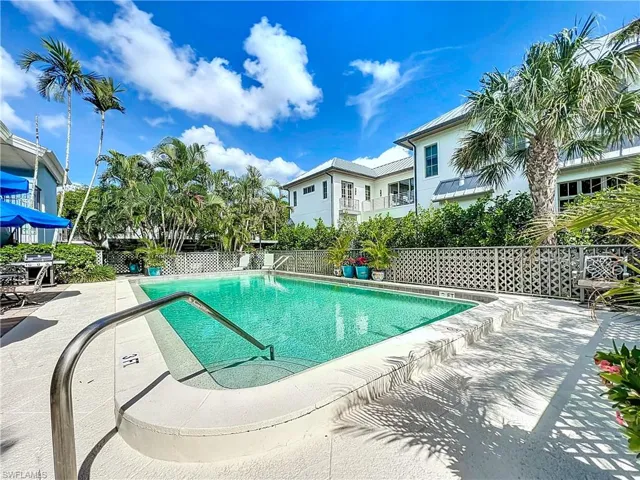 1065  8th S ST, Naples, FL 34102