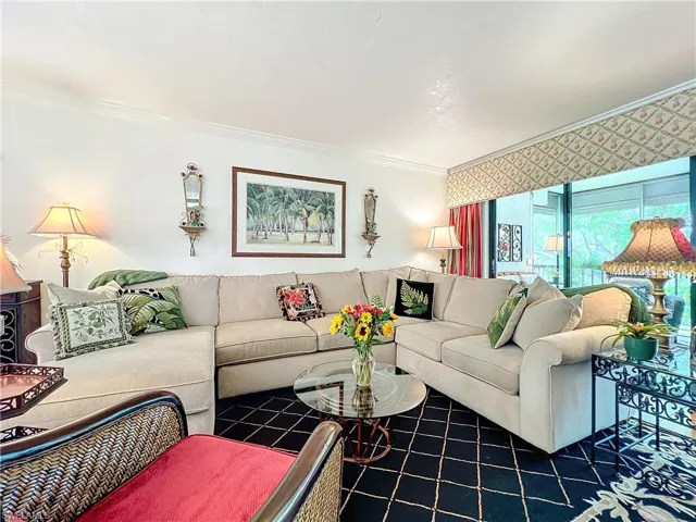 1065  8th S ST, Naples, FL 34102
