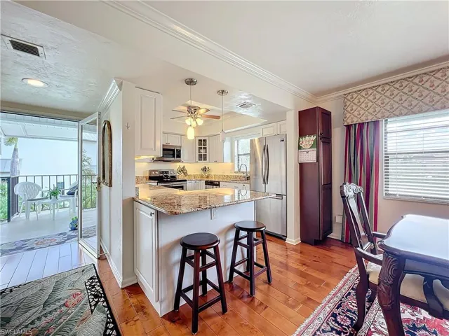 1065  8th S ST, Naples, FL 34102