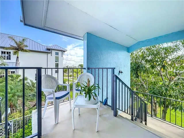 1065  8th S ST, Naples, FL 34102