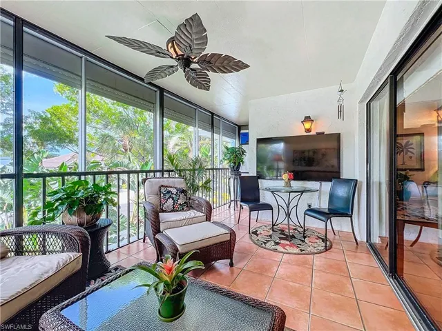 1065  8th S ST, Naples, FL 34102