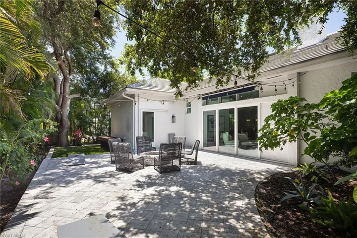 2036 Laguna Way, Naples, Florida 34109