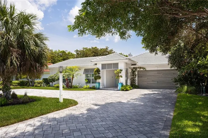 2036 Laguna Way, Naples, Florida 34109