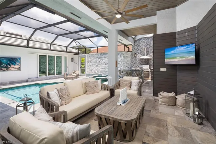 2036 Laguna Way, Naples, Florida 34109