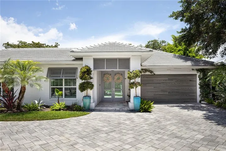 2036 Laguna Way, Naples, Florida 34109