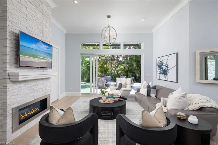 2036 Laguna Way, Naples, Florida 34109