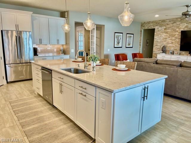 Large island has storage on both ends, trash and recycling pull out