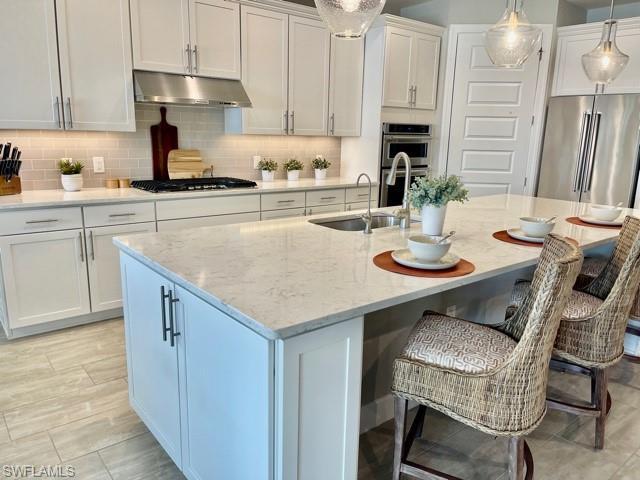 Kitchen island w/quartz counter top