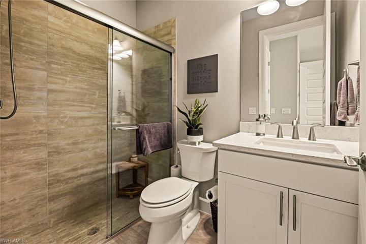 Front bedroom ensuite bath