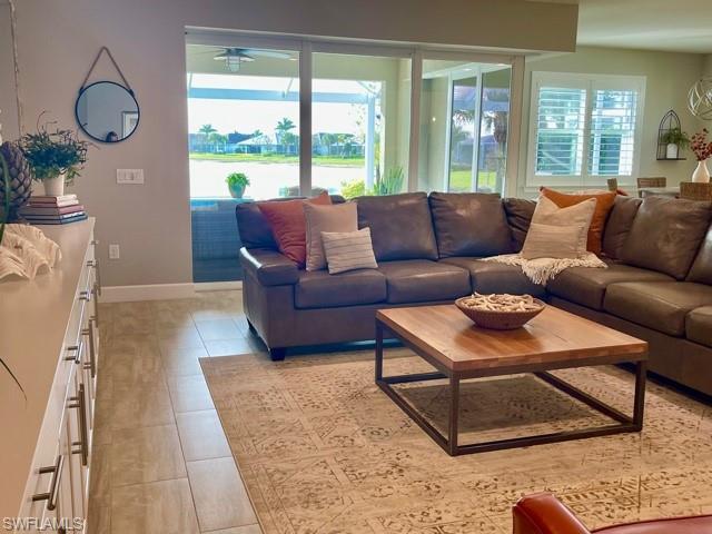 Great room w/slider access to lanai