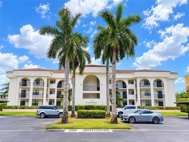 700 Valley Stream Dr 303, Naples, Florida 34113