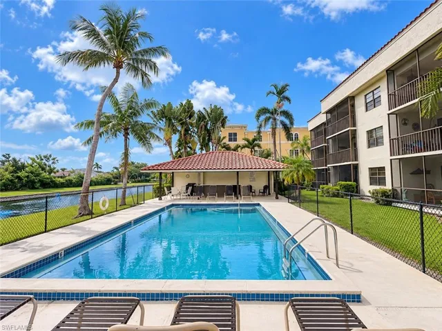 700 Valley Stream Dr 303, Naples, Florida 34113