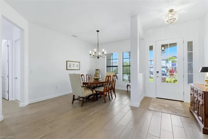 Light, bright Dining Room