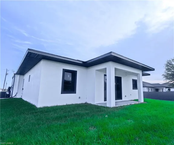 2421 Nw 8th Ter, Cape Coral, Florida 33993