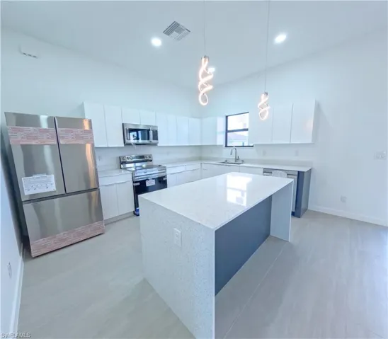 2421 Nw 8th Ter, Cape Coral, Florida 33993