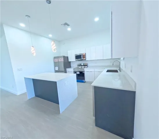 2421 Nw 8th Ter, Cape Coral, Florida 33993