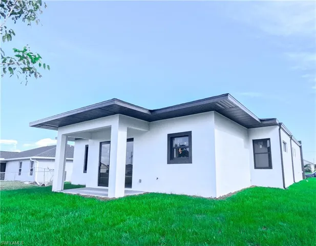 2421 Nw 8th Ter, Cape Coral, Florida 33993