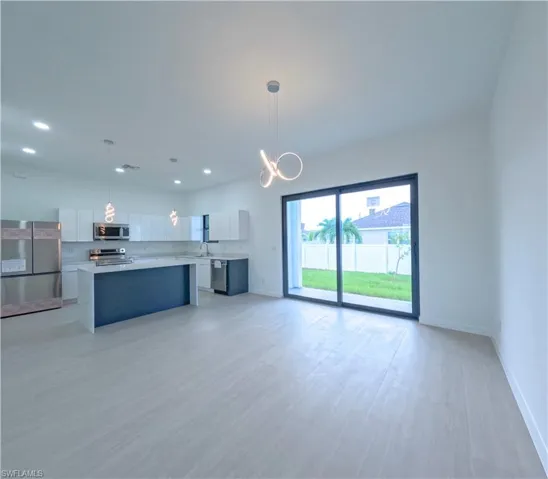 2421 Nw 8th Ter, Cape Coral, Florida 33993