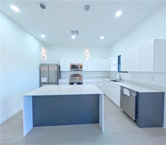 2421 Nw 8th Ter, Cape Coral, Florida 33993