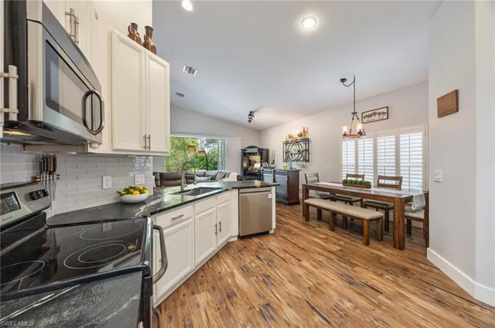 219  Glen Eagle  CIR, Naples, FL 34104