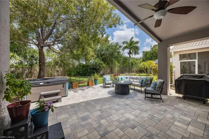 219  Glen Eagle  CIR, Naples, FL 34104
