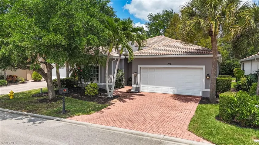 219 Glen Eagle Cir, Naples, Florida 34104
