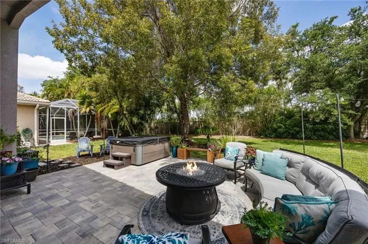 219 Glen Eagle Cir, Naples, Florida 34104