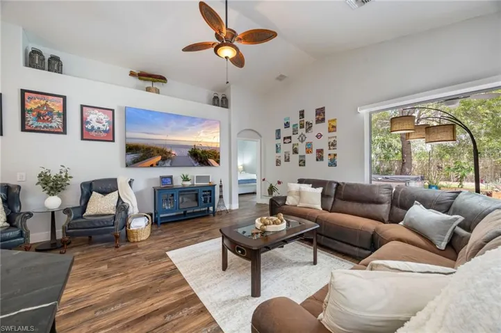 219 Glen Eagle Cir, Naples, Florida 34104