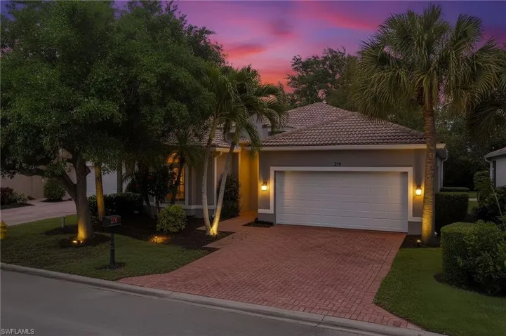 219 Glen Eagle Cir, Naples, Florida 34104