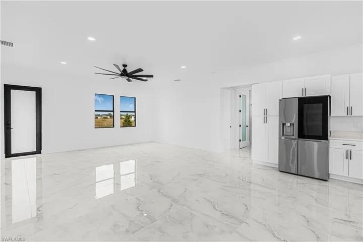 Unfurnished room featuring marble finish floor, ceiling fan, and recessed lighting