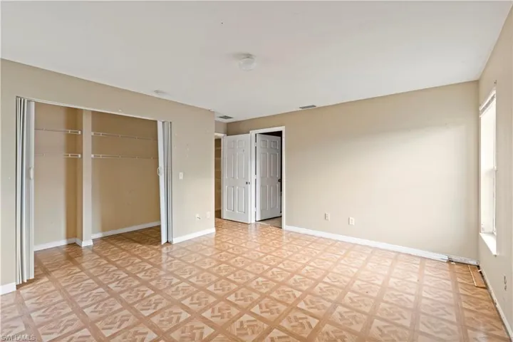 2700  58th W ST, Lehigh Acres, FL 33971