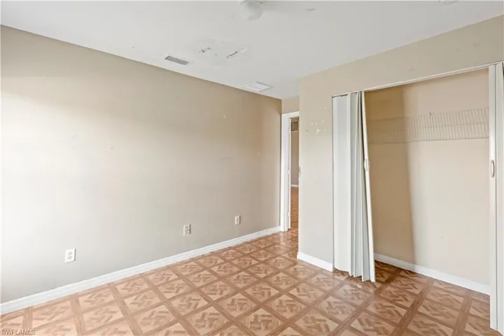 2700  58th W ST, Lehigh Acres, FL 33971