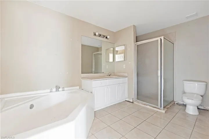2700  58th W ST, Lehigh Acres, FL 33971