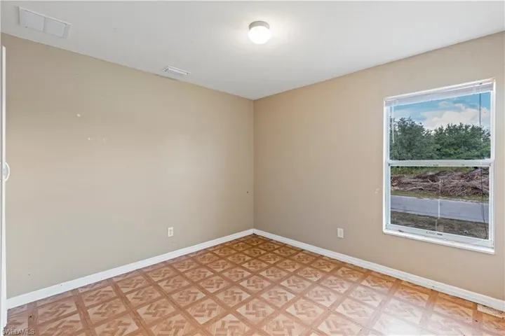 2700  58th W ST, Lehigh Acres, FL 33971