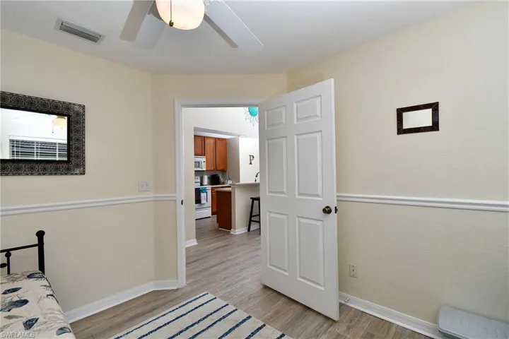 Spacious room with closed door, so can be used for many purposes