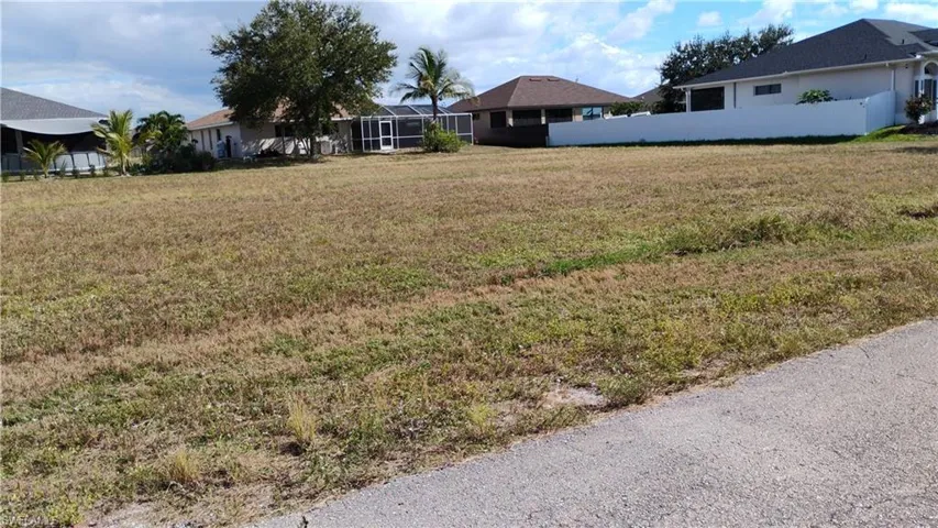 1439 Nw 37th Pl, Cape Coral, Florida 33993