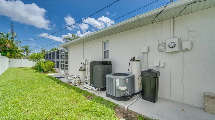 921 SE 35th  ST, Cape Coral, FL 33904