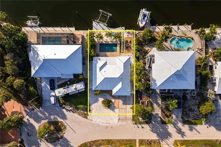 Aerial view of property and surrounding area featuring property parcel outlined